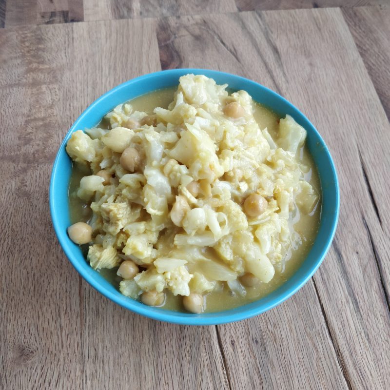 Snelle curry met bloemkool, kip en kokos