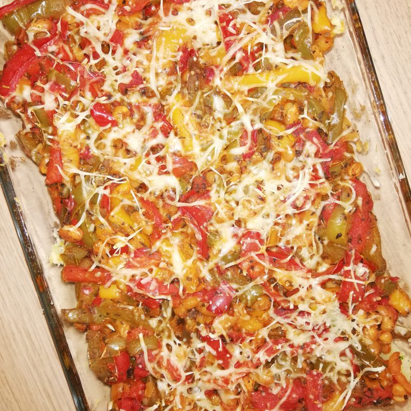 Vegetarische ovenschotel met paprika en witte bonen